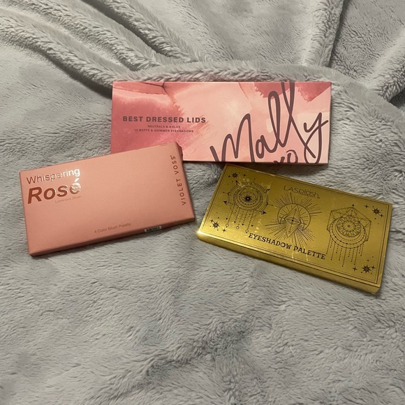 Violet Voss Other - Violet Voss blush with two eye pallets